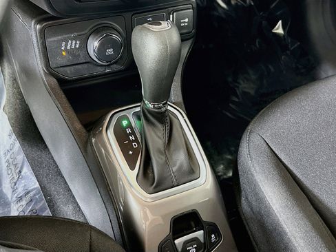 Used 2022 Jeep Renegade Latitude image 17