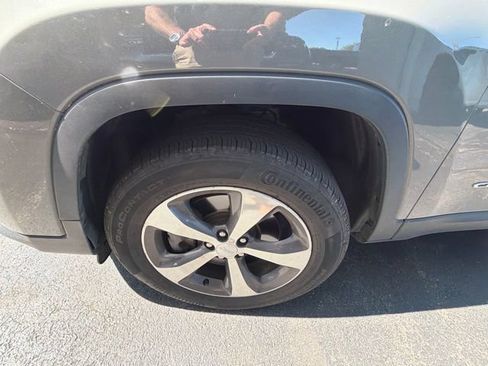 Used 2020 Jeep Cherokee Limited AWD/4WD image 9