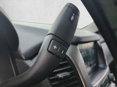 Used 2018 Chevrolet Suburban LS RWD image 12