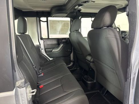 Used 2016 Jeep Wrangler Unlimited Sport w/ Connectivity Group AWD/4WD image 5