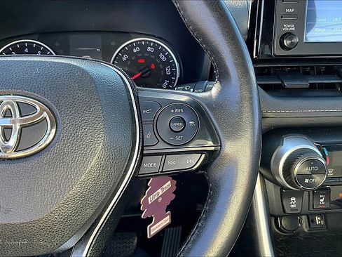 Used 2019 Toyota RAV4 XLE image 16