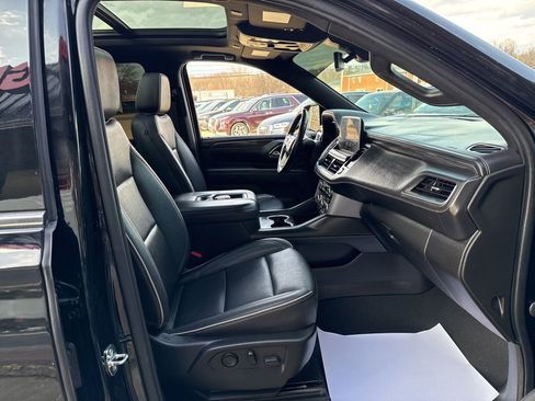 Used 2022 GMC Yukon XL SLT w/ SLT Premium Package image 47