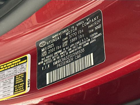 Used 2025 Hyundai Venue SEL FWD image 12