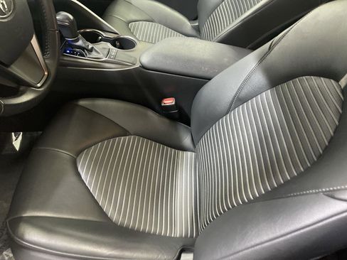 Used 2022 Toyota Camry SE image 11