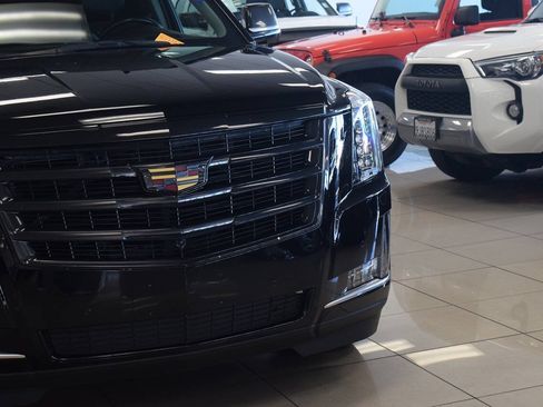 Used 2019 Cadillac Escalade ESV Luxury RWD image 10