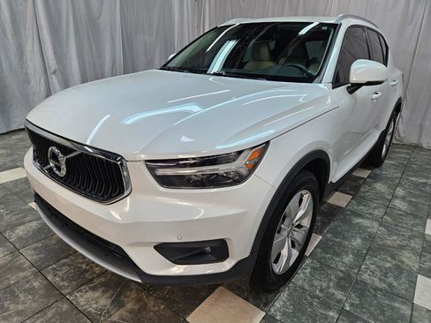 Used 2022 Volvo XC40 T5 Momentum AWD/4WD image 2