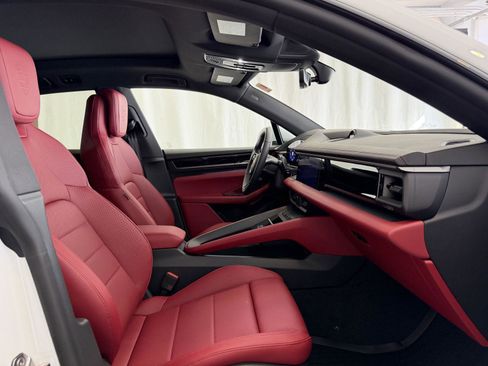 New 2026 Porsche Macan 4S Electric image 16