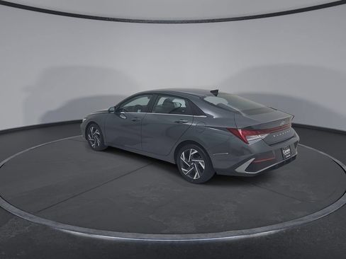 Used 2025 Hyundai Elantra SEL FWD image 13