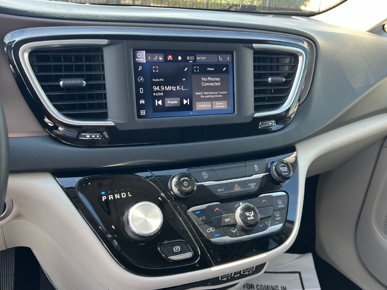 Used 2022 Chrysler Voyager LX FWD image 8