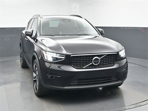 Used 2024 Volvo XC40 B5 Plus w/ Climate Package image 2
