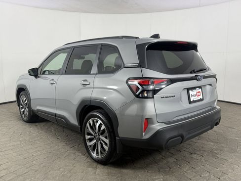 Used 2025 Subaru Forester Touring AWD/4WD image 5
