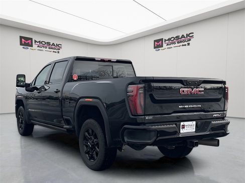 Used 2025 GMC Sierra 2500 AT4 w/ AT4 Premium Plus Package image 5