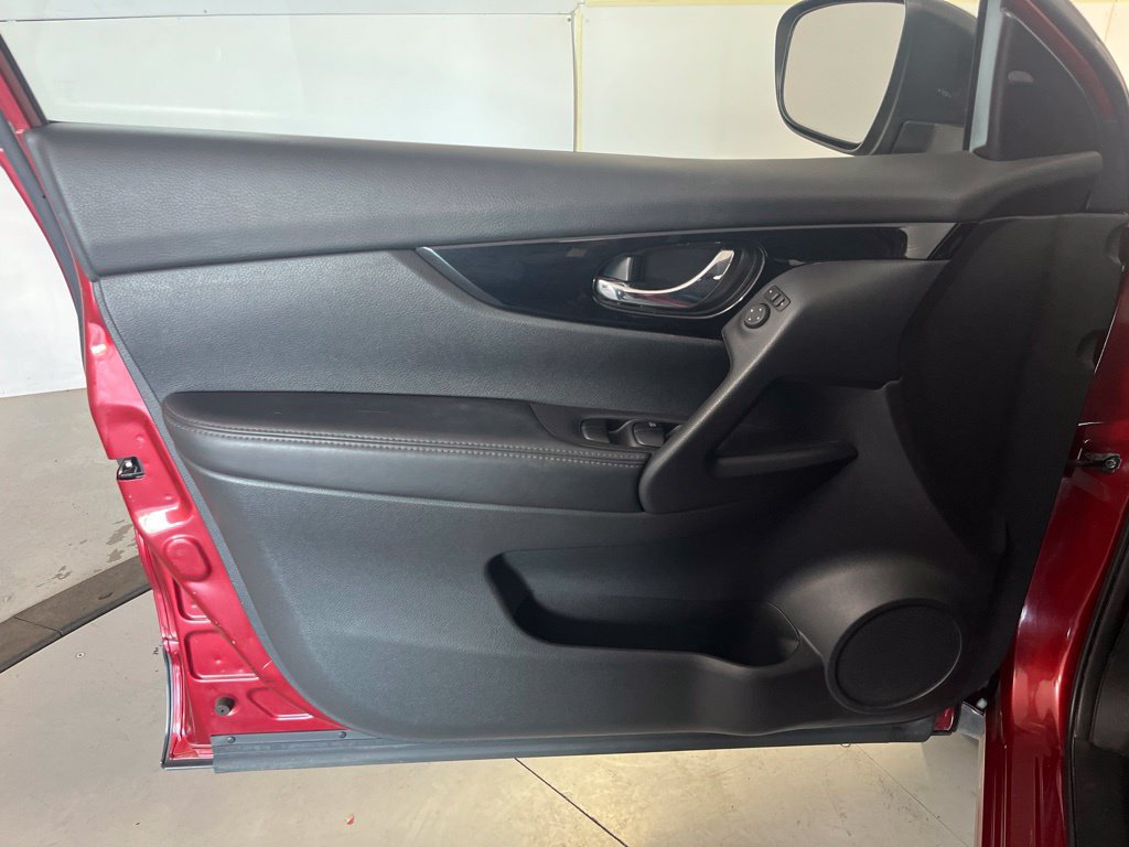 Used 2022 Nissan Rogue Sport SV AWD/4WD image 27