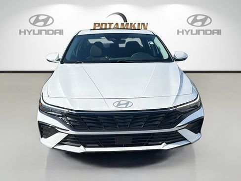 Certified 2025 Hyundai Elantra SEL FWD image 2
