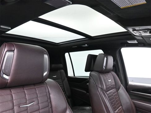 Used 2023 Cadillac Escalade ESV Sport Platinum w/ LPO, ONYX Package image 25