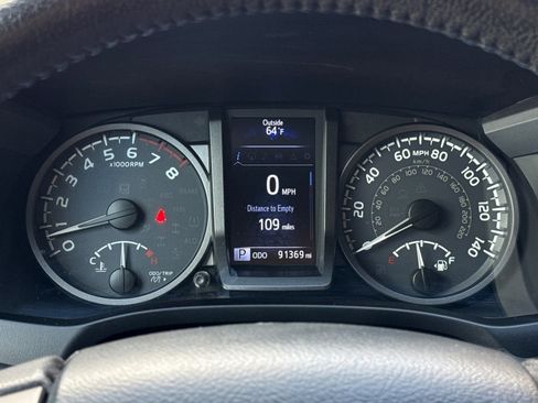 Used 2019 Toyota Tacoma TRD Off-Road w/ Technology Package AWD/4WD image 24