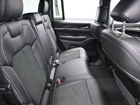 New 2026 Jeep Grand Cherokee Laredo image 16