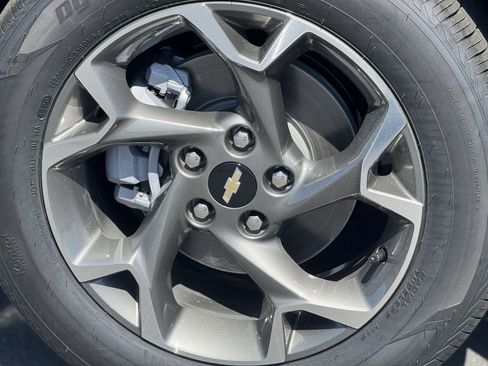 New 2026 Chevrolet Trax LT w/ LT Convenience Package FWD image 8