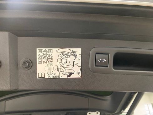 Used 2024 Toyota Highlander XLE FWD image 17