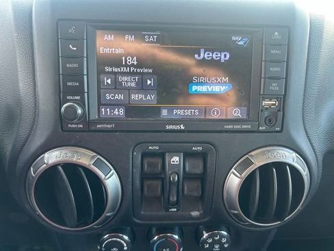Used 2018 Jeep Wrangler Unlimited Sahara image 12