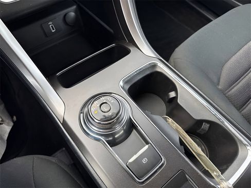 Used 2017 Ford Fusion SE w/ Fusion SE Technology Package image 27