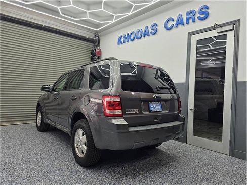 Used 2010 Ford Escape XLT FWD image 2