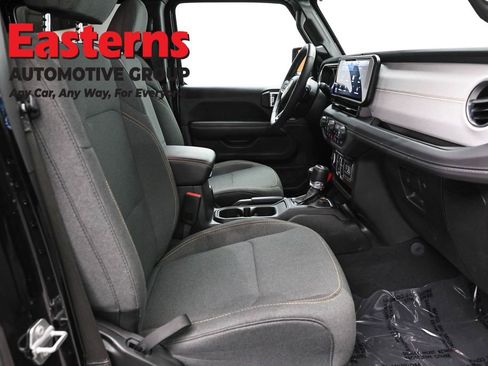 Used 2025 Jeep Wrangler Unlimited Sahara w/ Safety Group AWD/4WD image 24