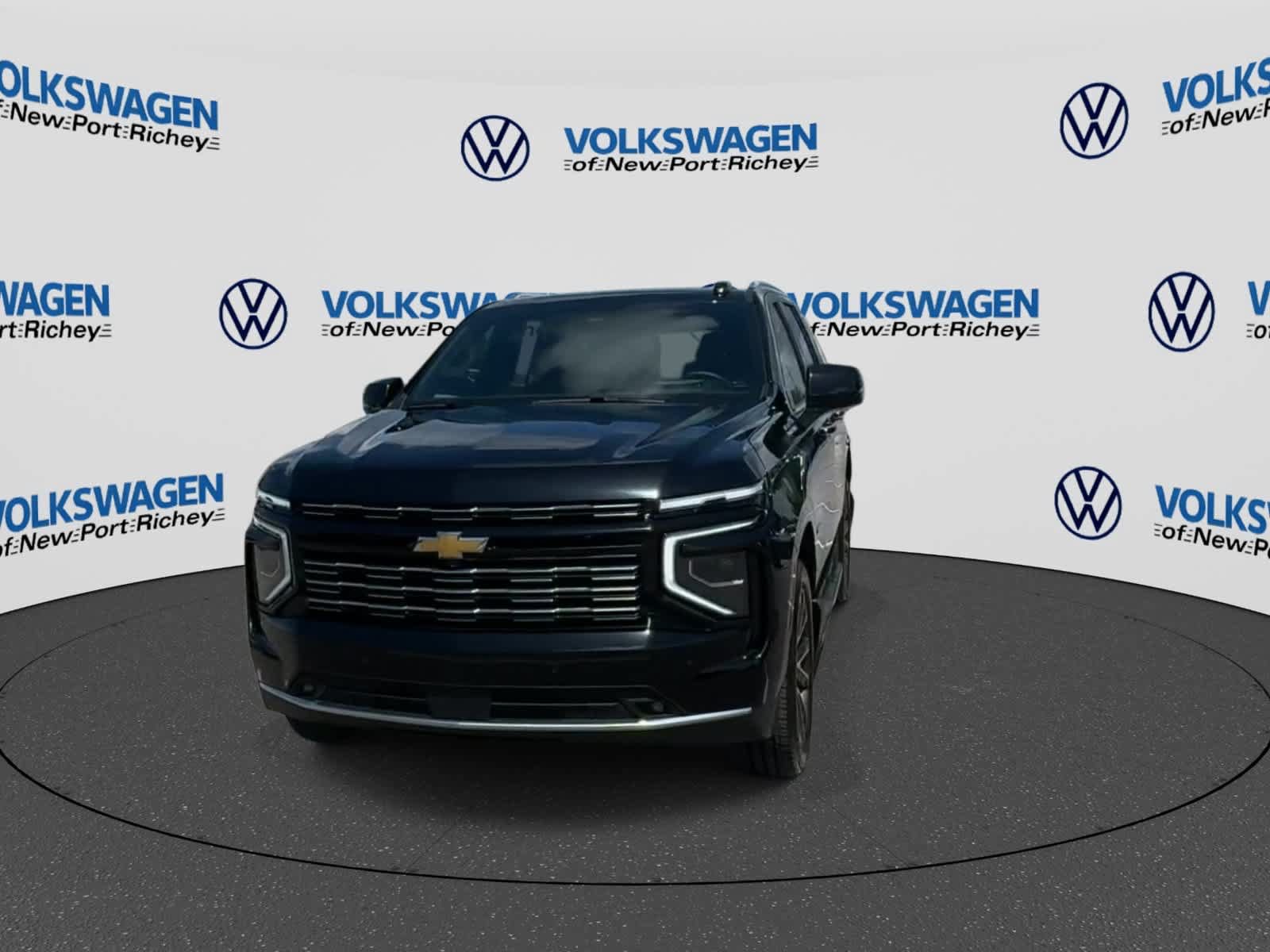 Used 2025 Chevrolet Tahoe High Country AWD/4WD image 3
