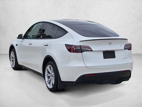 Used 2022 Tesla Model Y Long Range image 8