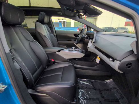 New 2025 Cadillac Optiq Luxury 1 image 28