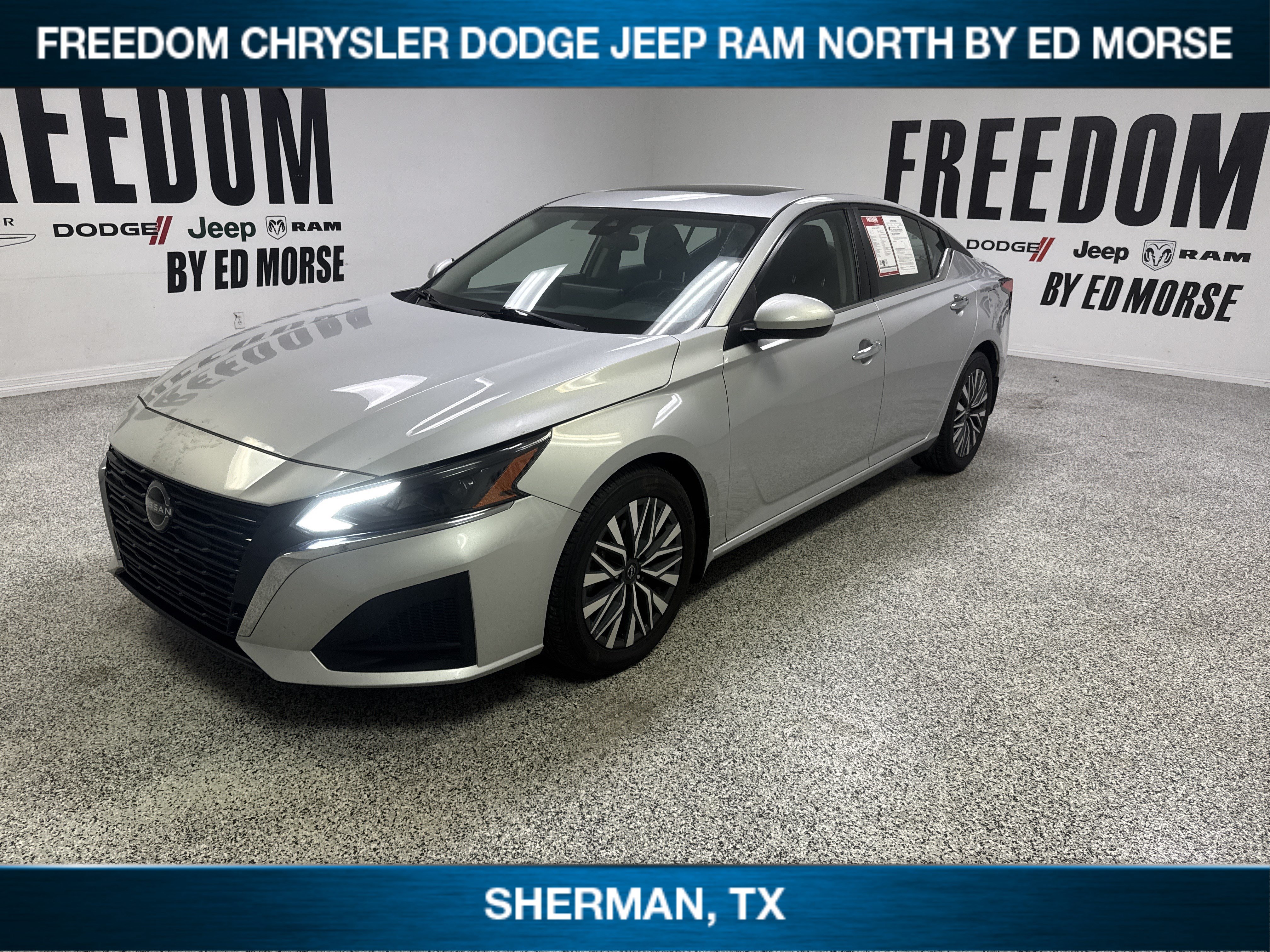 Used 2024 Nissan Altima 2.5 SV w/ SV Premium Package FWD image 1