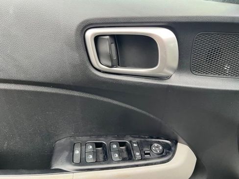 Used 2023 Hyundai Venue SEL w/ Cargo Package image 12