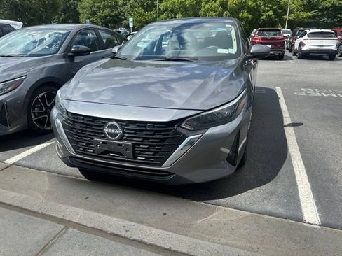 Used 2024 Nissan Sentra SV FWD image 2
