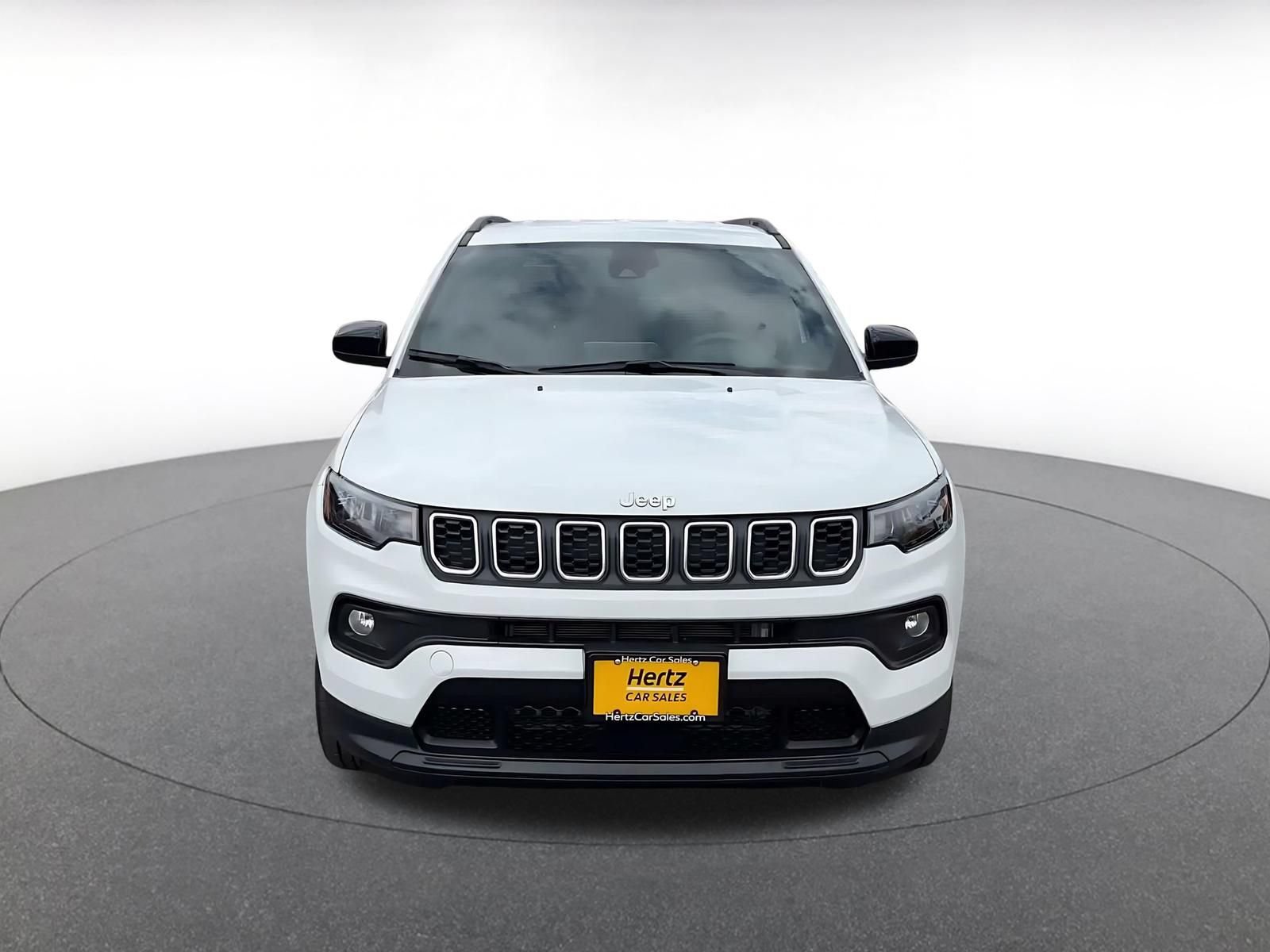 Used 2025 Jeep Compass Latitude AWD/4WD image 4