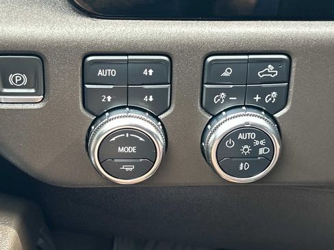 Used 2022 GMC Sierra 1500 SLT w/ SLT Premium Plus Package AWD/4WD image 45