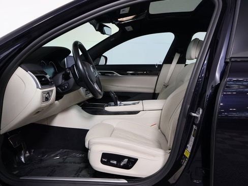Used 2019 BMW 750i xDrive w/ M Sport Package image 10