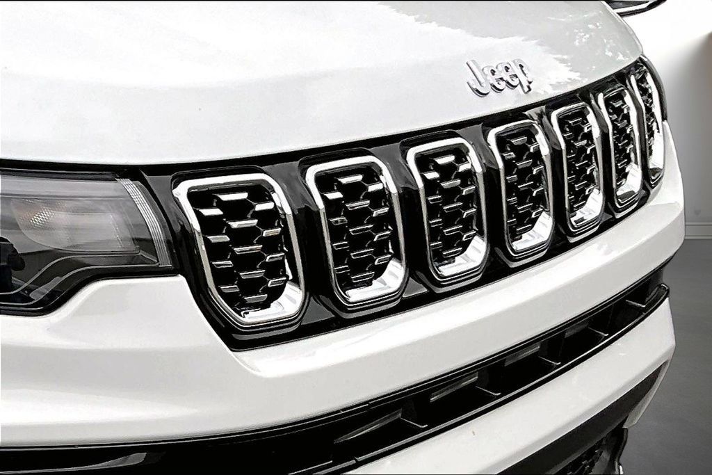 Used 2024 Jeep Compass Limited AWD/4WD image 31