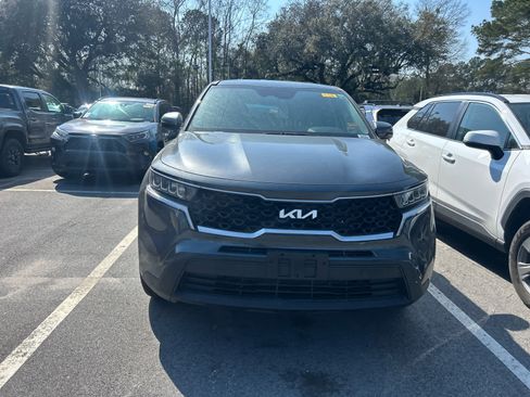 Used 2023 Kia Sorento LX image 6