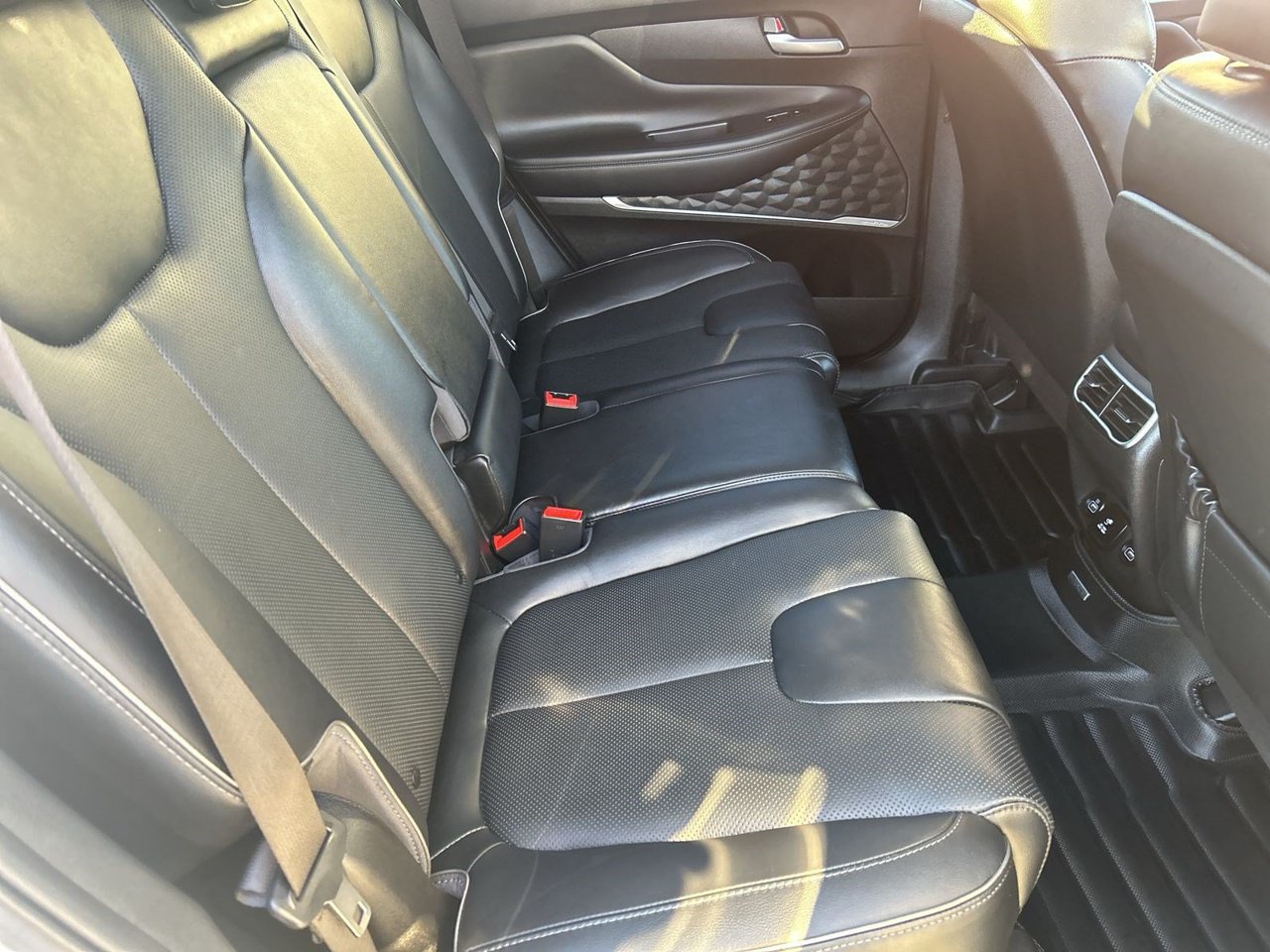 Used 2023 Hyundai Santa Fe Limited AWD/4WD image 10