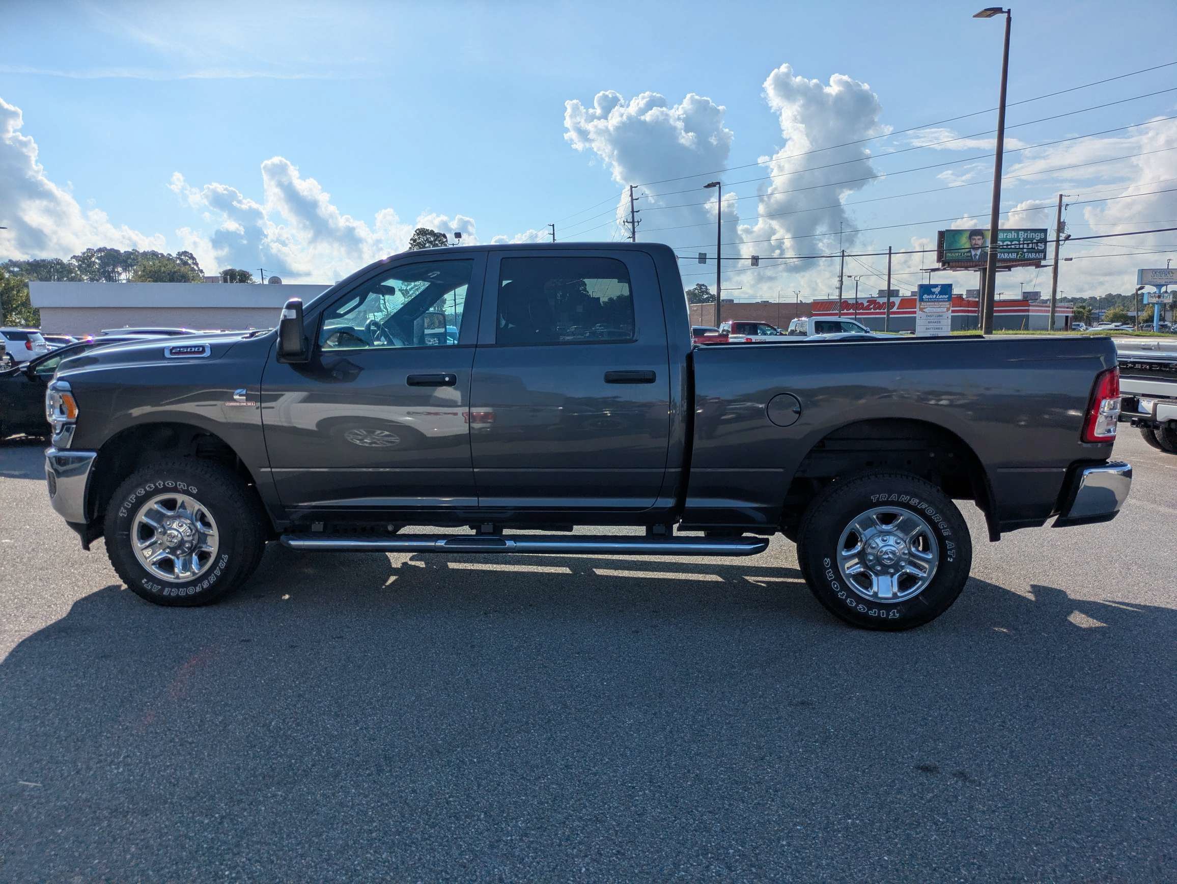 Used 2024 RAM 2500 Tradesman w/ Chrome Appearance Group AWD/4WD image 6