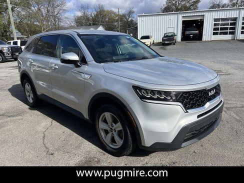 Used 2022 Kia Sorento LX image 1