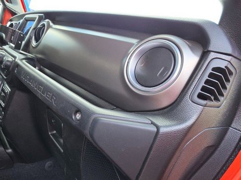Used 2018 Jeep Wrangler Rubicon AWD/4WD image 16