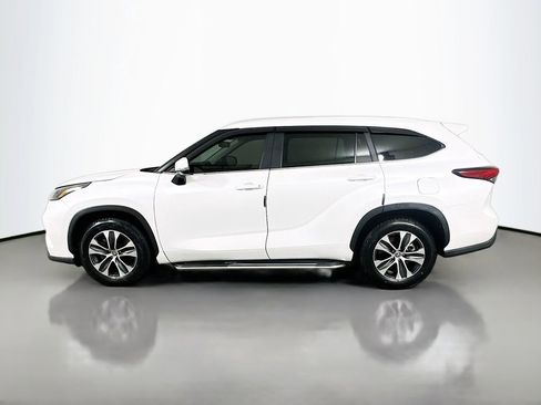 Used 2023 Toyota Highlander XLE FWD image 8