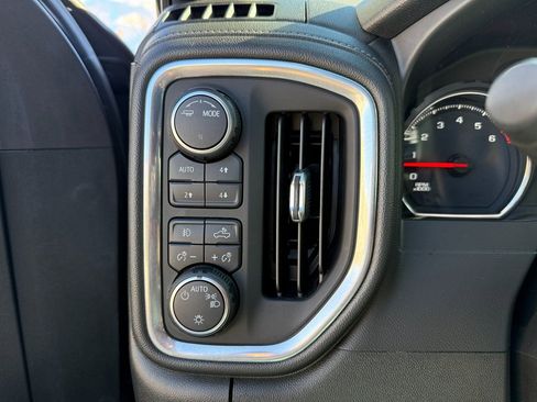 Used 2021 Chevrolet Silverado 1500 LT Trail Boss w/ Convenience Package II image 16