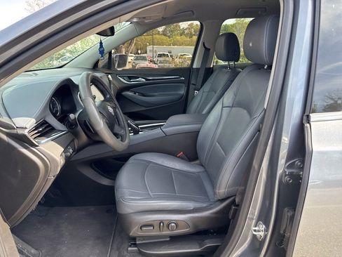 Used 2020 Buick Enclave Essence image 16