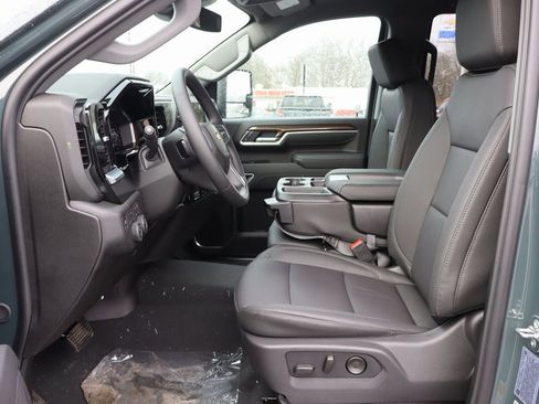 New 2026 Chevrolet Silverado 3500 LT w/ All Star Edition image 6