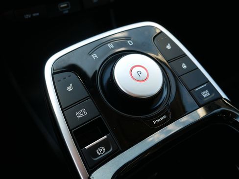 Certified 2022 Kia Niro EX w/ Cold Weather Package FWD image 24