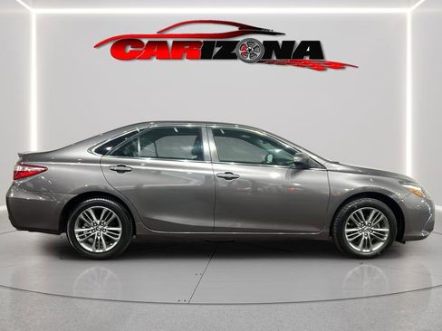 Used 2017 Toyota Camry SE image 10