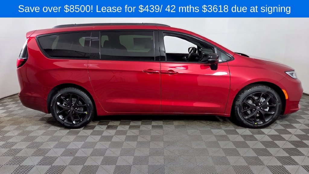 New 2026 Chrysler Pacifica Select w/ S Appearance Package FWD image 8