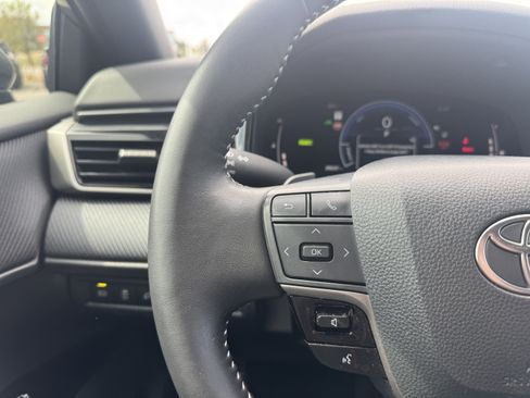 Used 2025 Toyota Camry SE w/ Convenience Package image 22